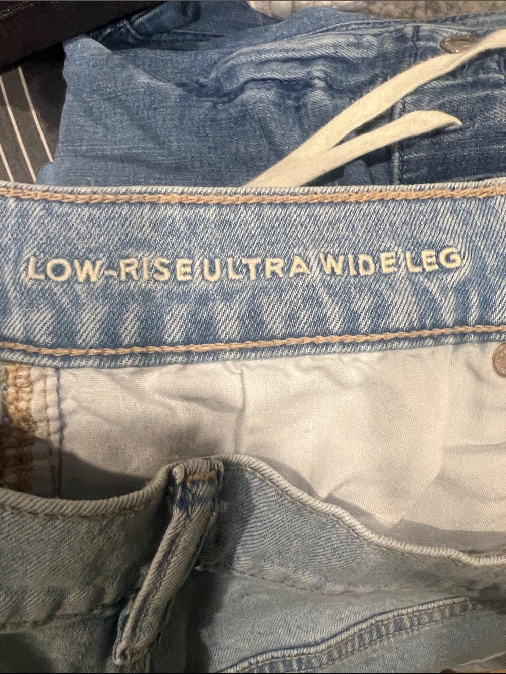 American Eagle Outfitters Light Blue Wide-Leg Jeans - Picture 5 of 5